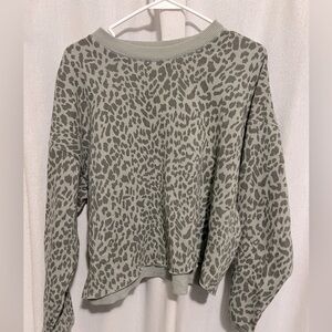 American Eagle green leopard print cropped crewneck size medium